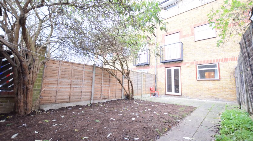 5 Bedroom Terraced House To Rent in Tollgate Road, London, E6 5
