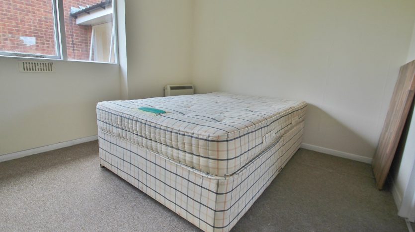 1 Bedroom  To Rent in Trotwood, Chigwell, IG7 