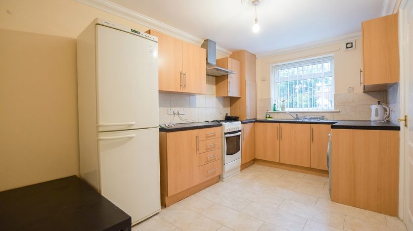 5 Bedroom Terraced House To Rent in Tollgate Road, London, E6 5