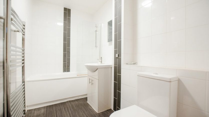 2 Bedroom Flat For Sale in Park Avenue, Ilford, IG1 