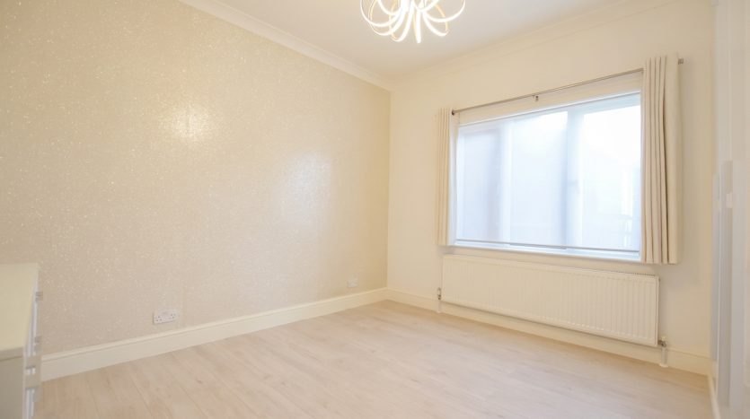 2 Bedroom Detached Bungalow To Rent in Newbury Road, Ilford, IG2 