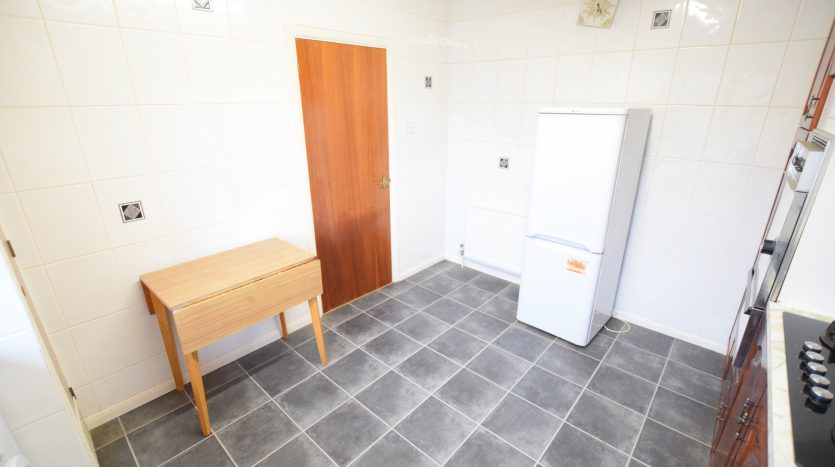 2 Bedroom Flat For Sale in Park Avenue, Ilford, IG1 
