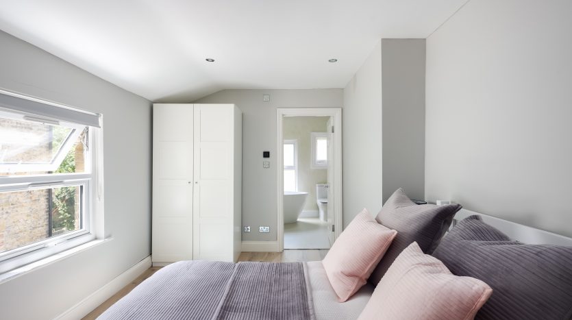 2 Bedroom Flat To Rent in First Floor Flat, London, SE18