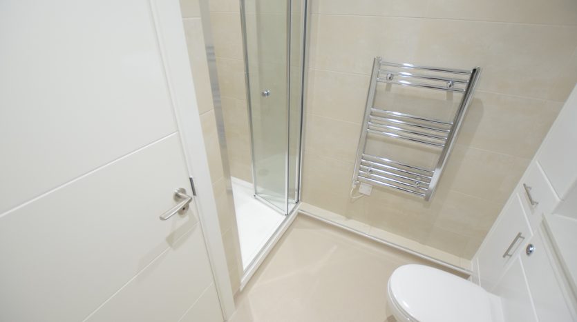 2 Bedroom Flat To Rent in Flat 2, Ilford, IG1 