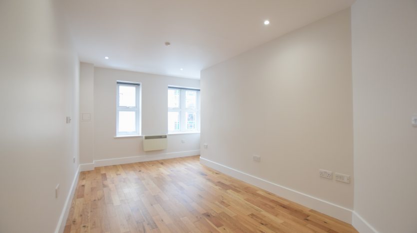 2 Bedroom Flat To Rent in Flat 2, Ilford, IG1 