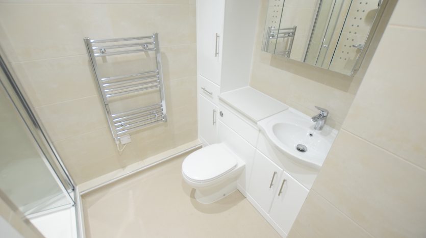 2 Bedroom Flat To Rent in Flat 2, Ilford, IG1 