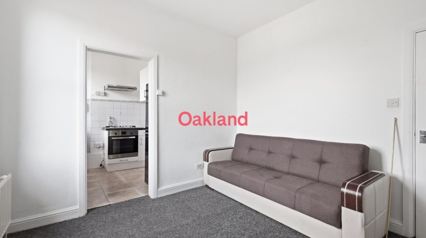 2 Bedroom  To Rent in 679A (Top Flat) Romford Road (SUB), Manor Park, E12 