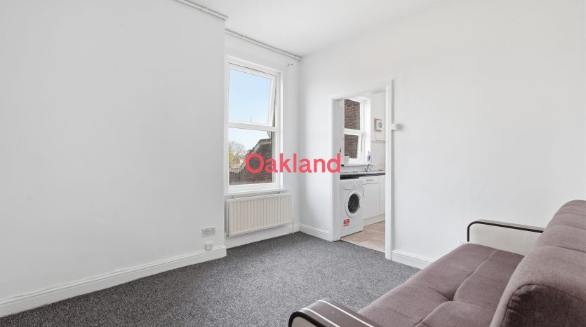 2 Bedroom  To Rent in 679A (Top Flat) Romford Road (SUB), Manor Park, E12 