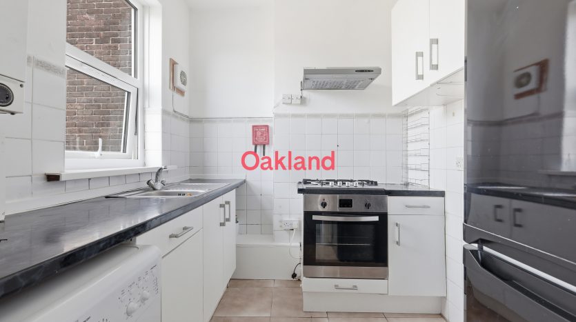 2 Bedroom  To Rent in 679A (Top Flat) Romford Road (SUB), Manor Park, E12 