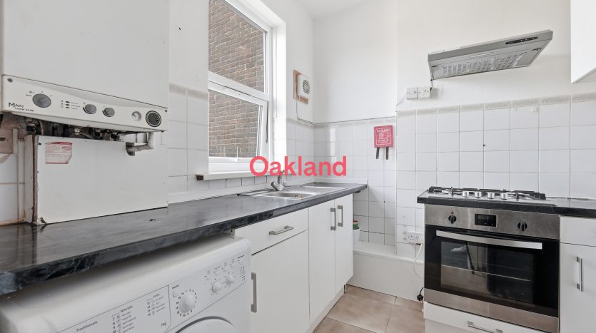 2 Bedroom  To Rent in 679A (Top Flat) Romford Road (SUB), Manor Park, E12 
