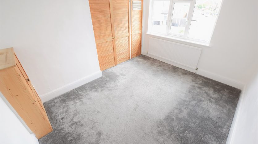 3 Bedroom  For Sale in 169a Beehive Lane, Ilford, IG4 