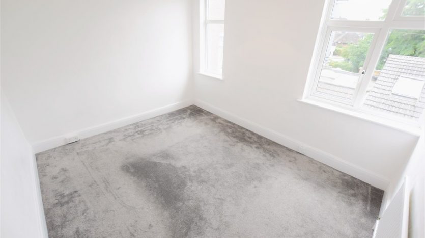 3 Bedroom  For Sale in 169a Beehive Lane, Ilford, IG4 