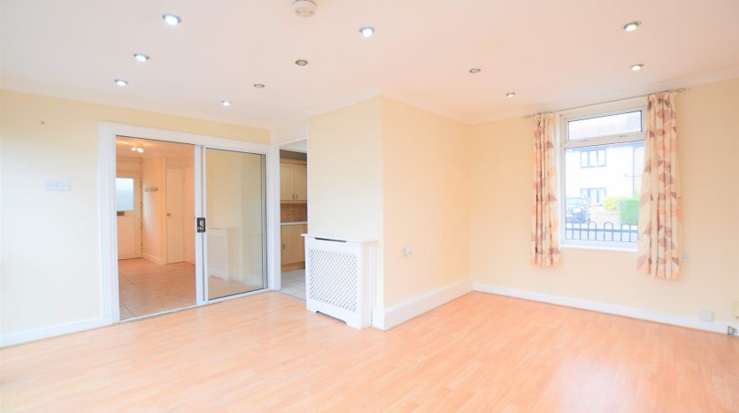 2 Bedroom  To Rent in Tomswood Hill, Ilford, IG6 