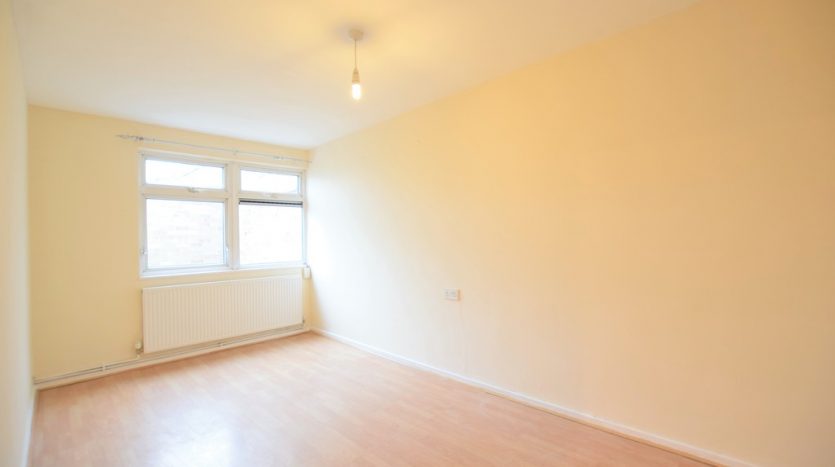 2 Bedroom  To Rent in Tomswood Hill, Ilford, IG6 