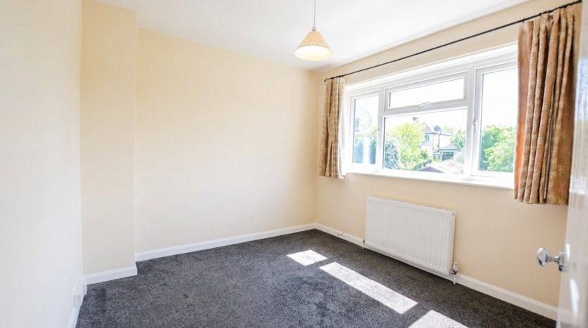 2 Bedroom  To Rent in 227a Fullwell Avenue, Ilford, IG5 