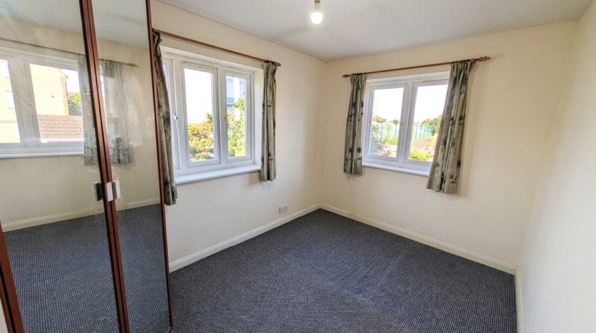 2 Bedroom Terraced House To Rent in Heathfield Park Drive, Romford, RM6 