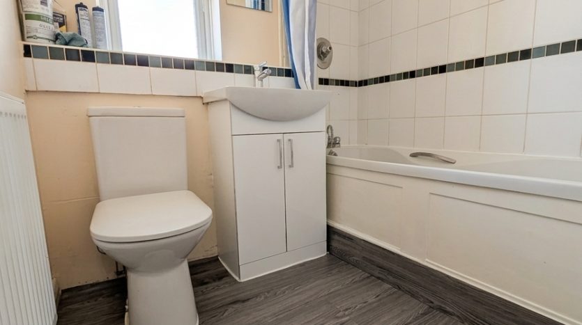2 Bedroom Terraced House To Rent in Heathfield Park Drive, Romford, RM6 