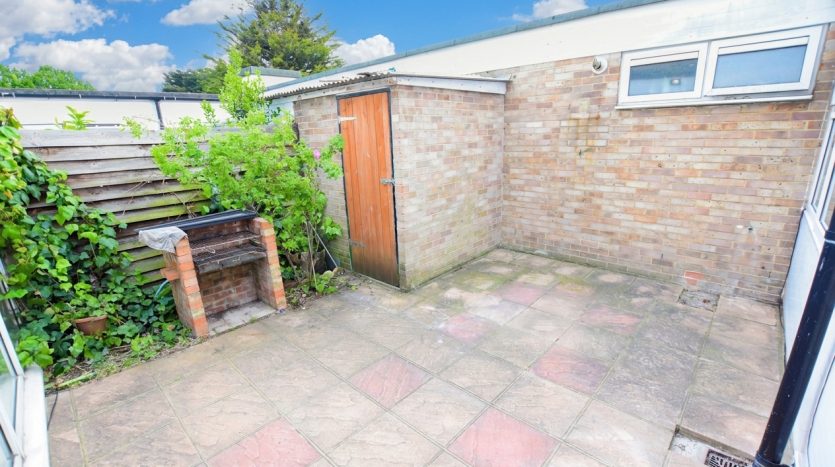 2 Bedroom  To Rent in Tomswood Hill, Ilford, IG6 