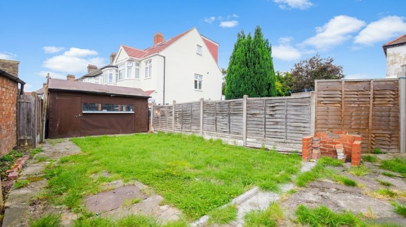3 Bedroom  For Sale in 169a Beehive Lane, Ilford, IG4 