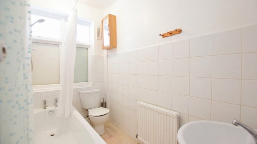 3 Bedroom  For Sale in 169a Beehive Lane, Ilford, IG4 