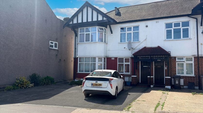 3 Bedroom  For Sale in 169a Beehive Lane, Ilford, IG4 