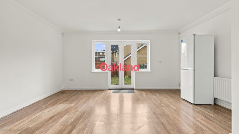 3 Bedroom  For Sale in Buntingbridge Road, Ilford, IG2 