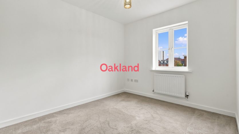 3 Bedroom  For Sale in Buntingbridge Road, Ilford, IG2 