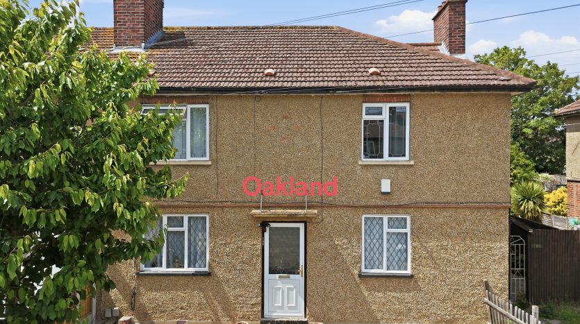 2 Bedroom  For Sale in Crown Road, Ilford, IG6 