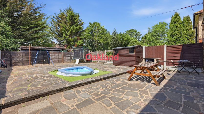 2 Bedroom  For Sale in Crown Road, Ilford, IG6 
