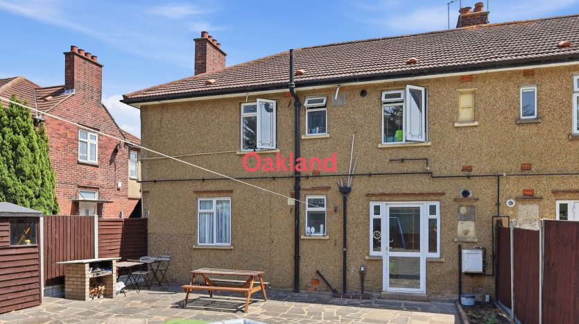2 Bedroom  For Sale in Crown Road, Ilford, IG6 