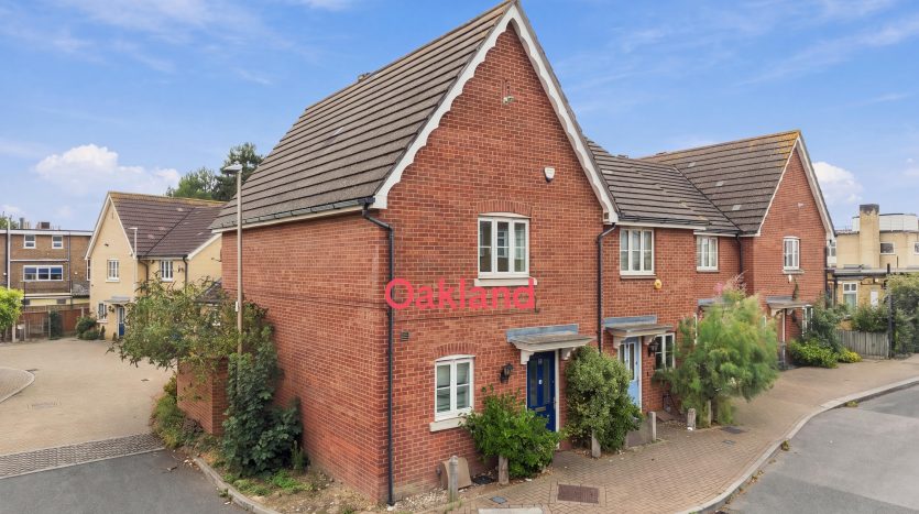 3 Bedroom  For Sale in Buntingbridge Road, Ilford, IG2 