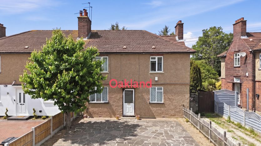 2 Bedroom  For Sale in Crown Road, Ilford, IG6 