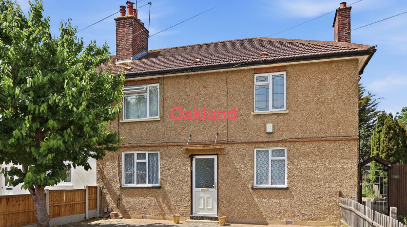 2 Bedroom  For Sale in Crown Road, Ilford, IG6 