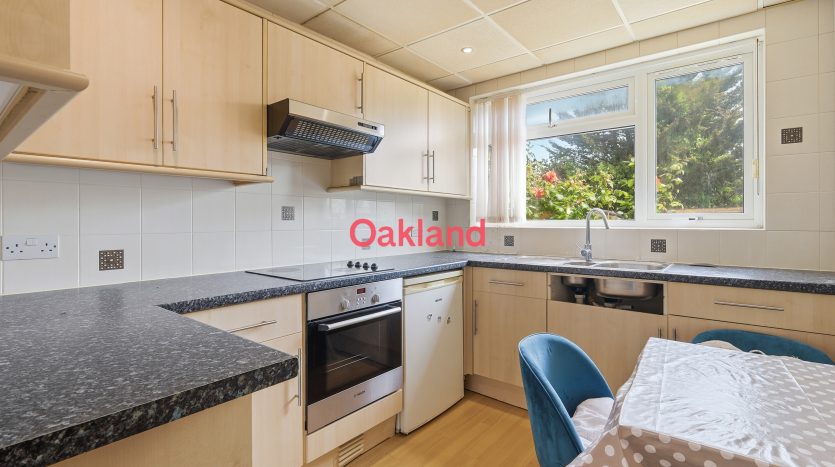 1 Bedroom  To Rent in Beverley Court, Cranbrook Road, Essex, IG6 