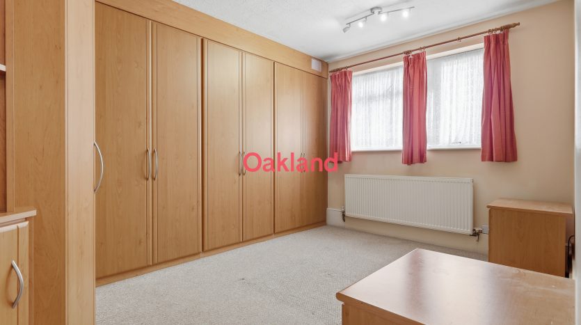 1 Bedroom  To Rent in Beverley Court, Cranbrook Road, Essex, IG6 