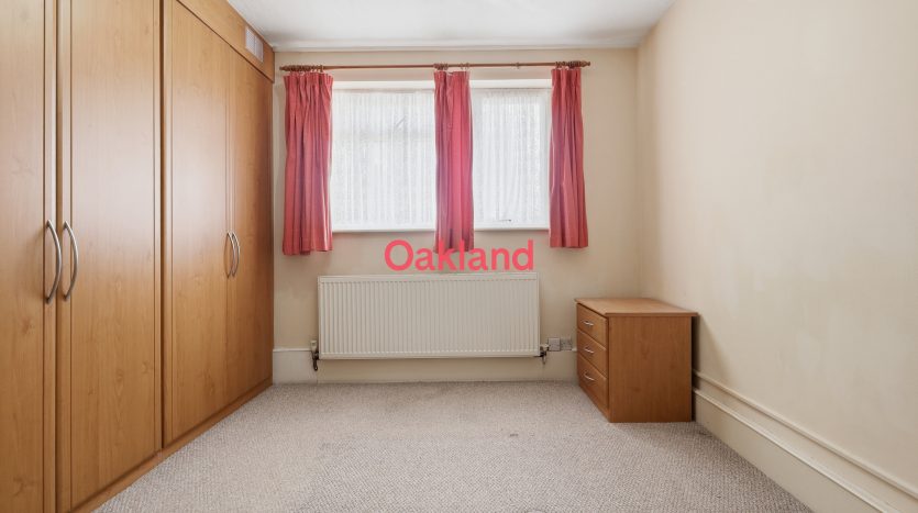 1 Bedroom  To Rent in Beverley Court, Cranbrook Road, Essex, IG6 