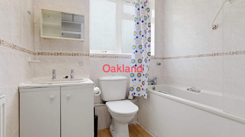 1 Bedroom  To Rent in Beverley Court, Cranbrook Road, Essex, IG6 