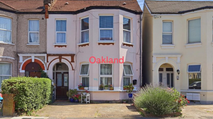 1 Bedroom  To Rent in 42b Balfour Road, Ilford, IG1 