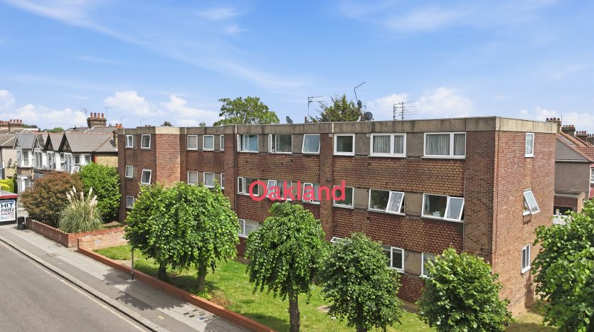 1 Bedroom  To Rent in Beverley Court, Cranbrook Road, Essex, IG6 