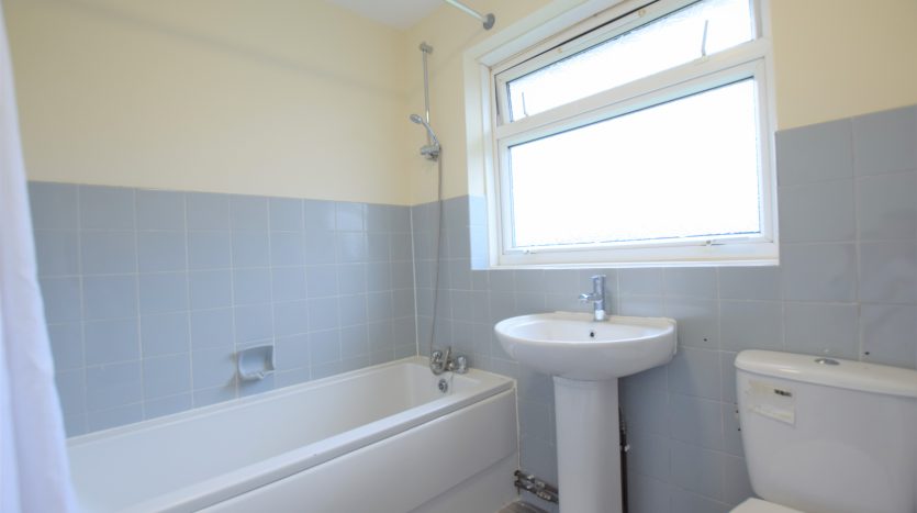 2 Bedroom  To Rent in The Coppins Chadwell Avenue, Romford, RM6 