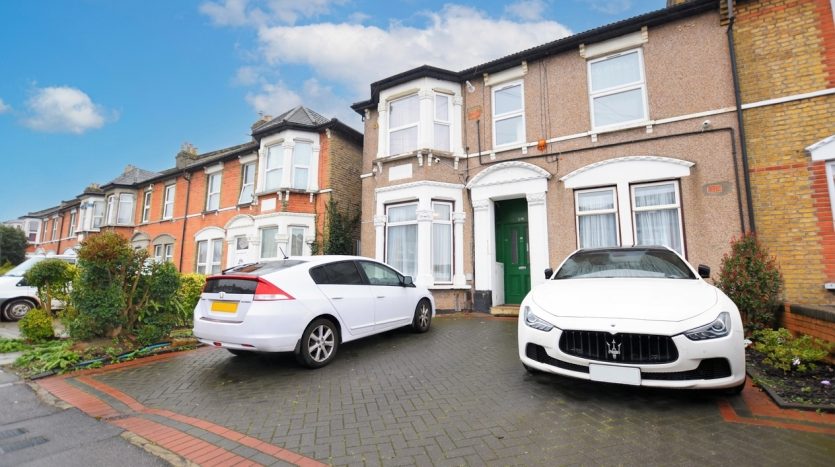 1 Bedroom  To Rent in 178b Balfour Road, Ilford, IG1 