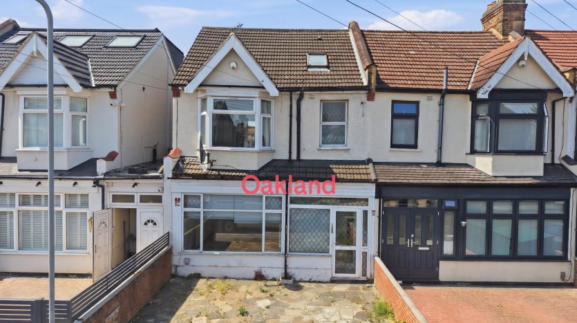 4 Bedroom  For Sale in Brisbane Road, Ilford, IG1 