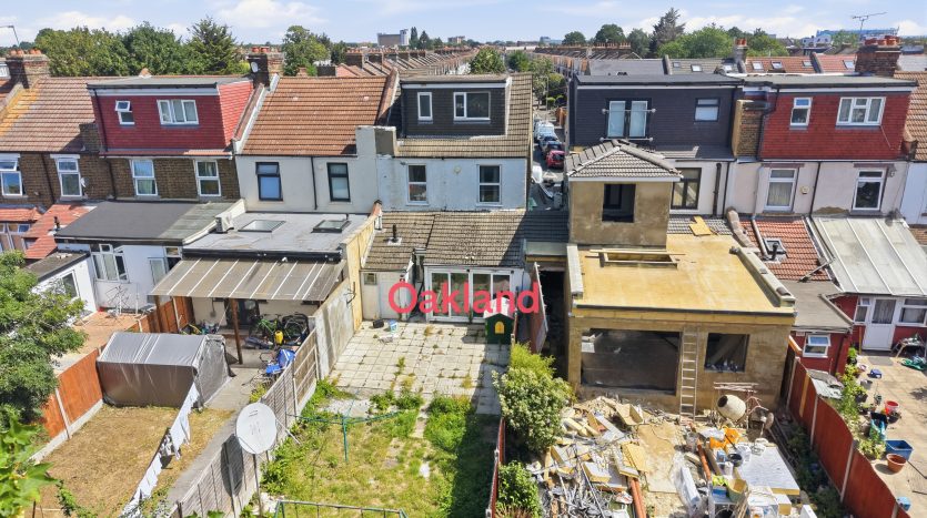 4 Bedroom  For Sale in Brisbane Road, Ilford, IG1 