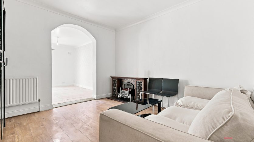 3 Bedroom  To Rent in Harpour Road, Barking, IG11