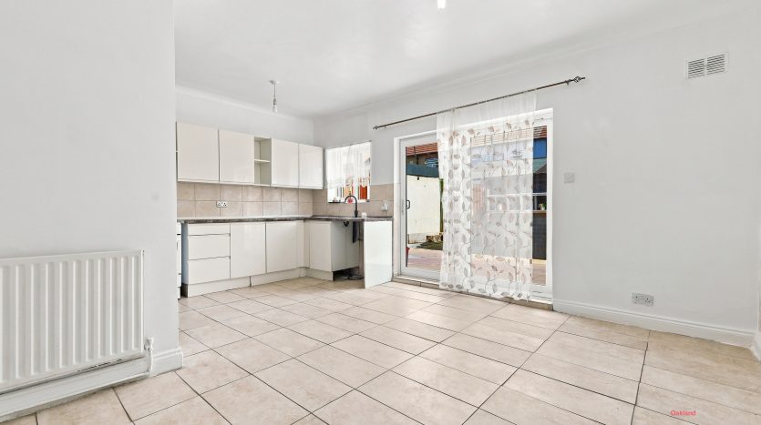 3 Bedroom  To Rent in Harpour Road, Barking, IG11