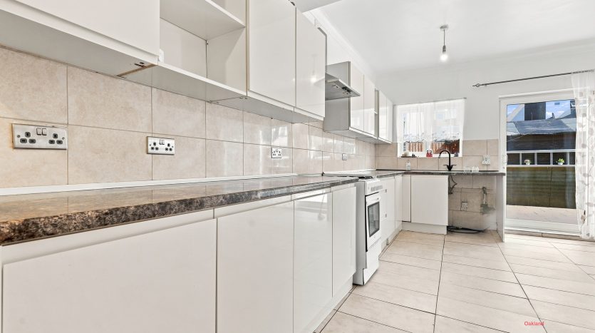 3 Bedroom  To Rent in Harpour Road, Barking, IG11