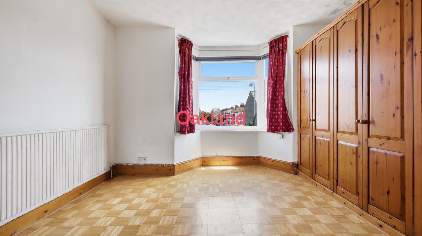4 Bedroom  For Sale in Brisbane Road, Ilford, IG1 