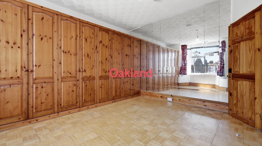 4 Bedroom  For Sale in Brisbane Road, Ilford, IG1 