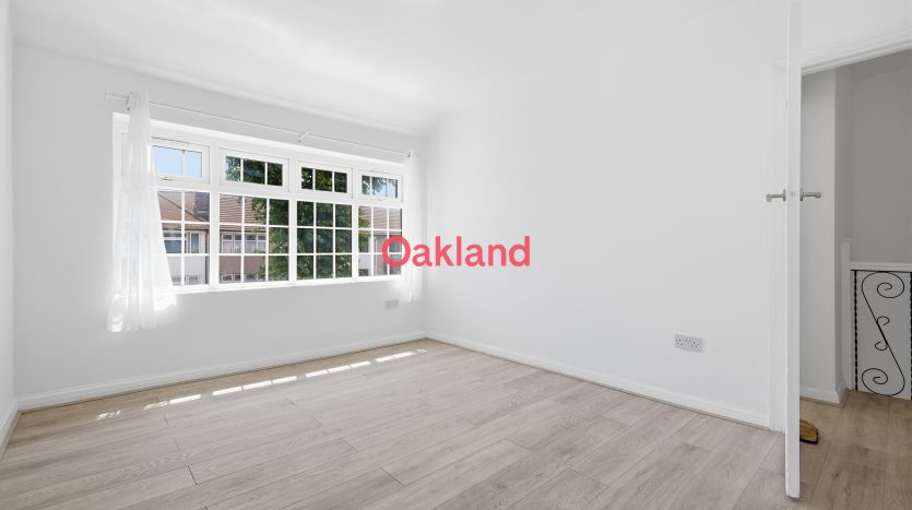 3 Bedroom  To Rent in Woodcote Avenue, Hornchurch, RM12