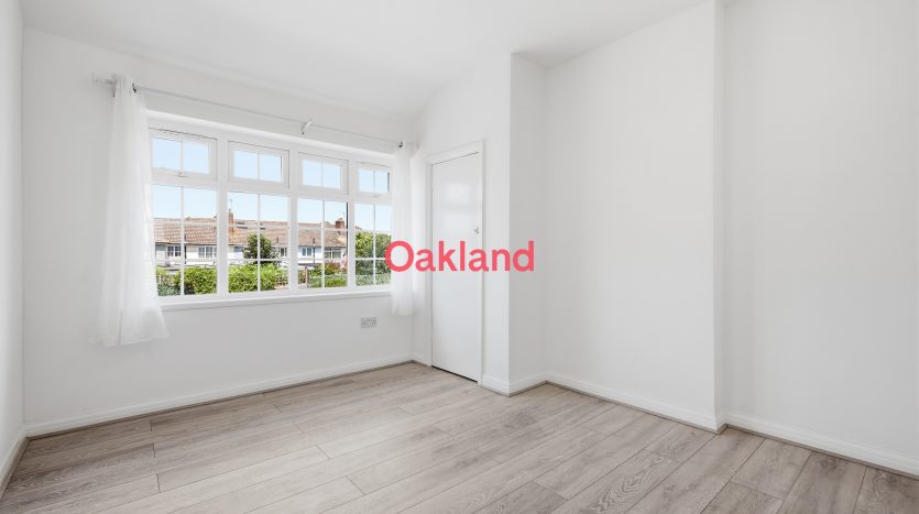 3 Bedroom  To Rent in Woodcote Avenue, Hornchurch, RM12